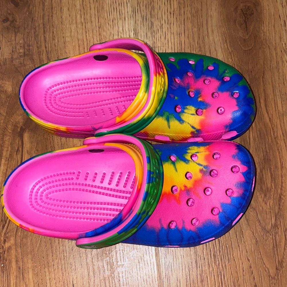 Crocs womens size 7, tie dye